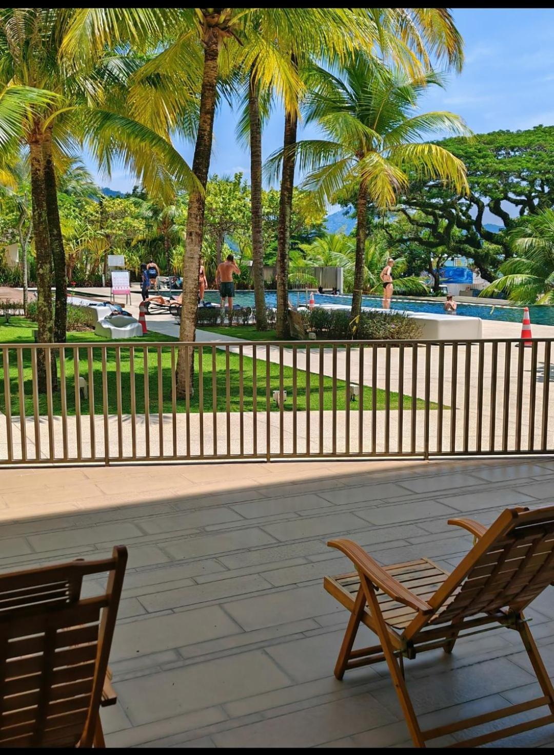 By The Sea Batu Ferringhi Beach Front Apartment Suite Esterno foto